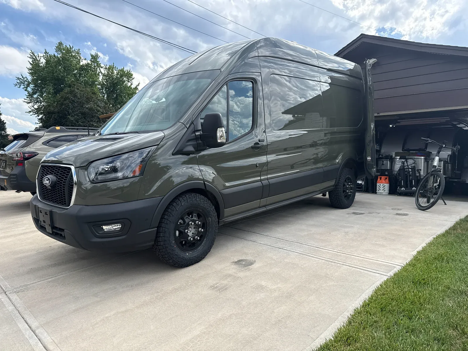 Front three-quarter with vent visors installed